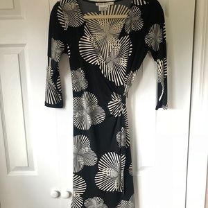 Maggy London Black White Fan Print Wrap Dress